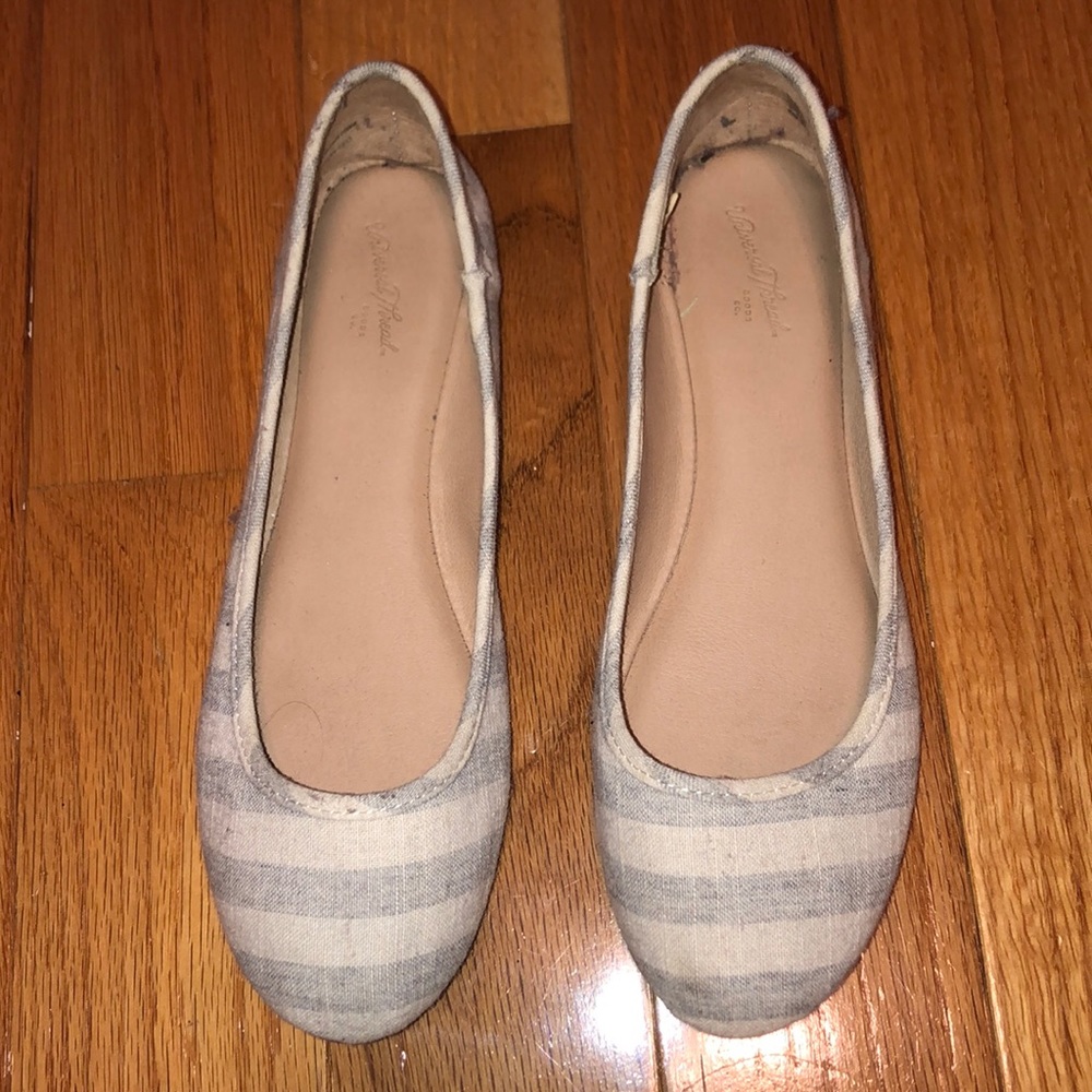 cute slip on flats!